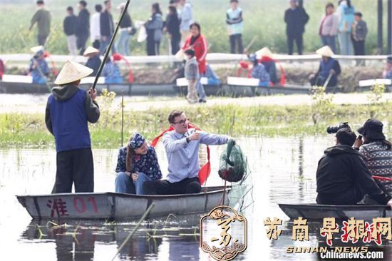 “龙虾之都”江苏盱眙：首网龙虾抢“鲜”上市4.jpg