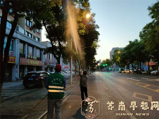 句容城管打响夜间&ldquo;灭虫战&rdquo;