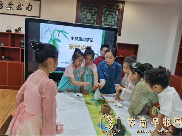 27318d2e418bfed07053dd9f0e86b8fa.png 20240802点茶润心 风雅宋韵——“宋代点茶”暑期非遗文化体验活动469.png