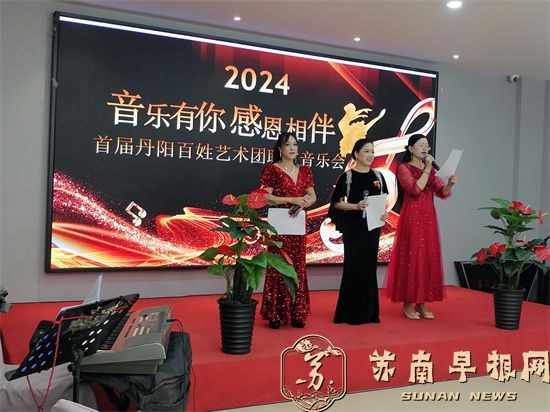 丹阳草根艺术团下乡送戏