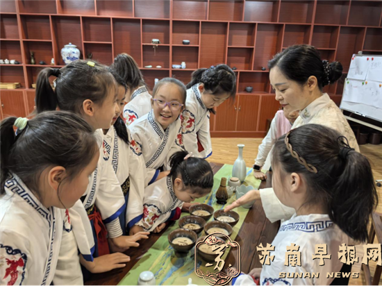 3d246b939066c16e523e8267f1078cc8.png 20241019茶韵飘香润童心,书香满屋启智慧—— 句容市图书馆假日研学活动圆满举行532.png