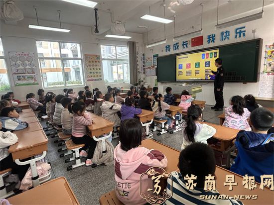 句容城管：校园互动拓知识 携手共建倡文明