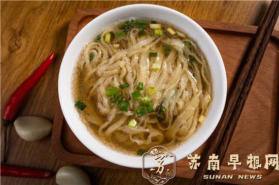 0f72ad5b56d2ac970295bb6f729cbd84.jpg 南陵小刀面,小刀面的历史典故据说是由明太祖朱元璋所创。.jpg