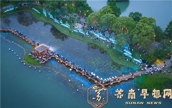 fcca73fac9787dab0b0dc64f72dbf44b.jpg 常熟尚湖夜游人多.jpg