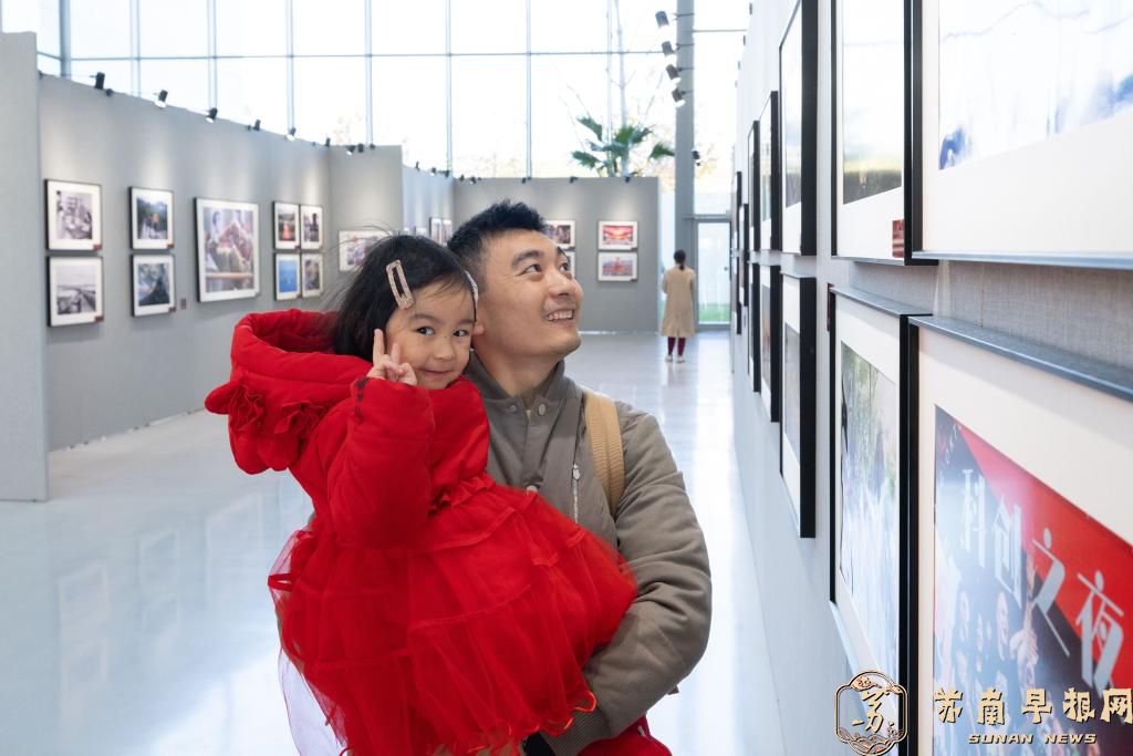 &ldquo;国社之镜 &middot;世纪光影&rdquo;新华社新闻摄影展（太仓展）开幕