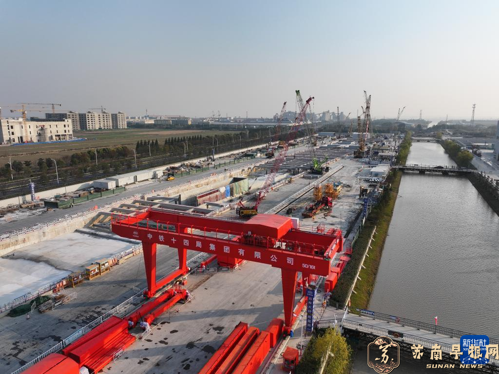 海太长江隧道盾构机&ldquo;江海号&rdquo;组装施工忙