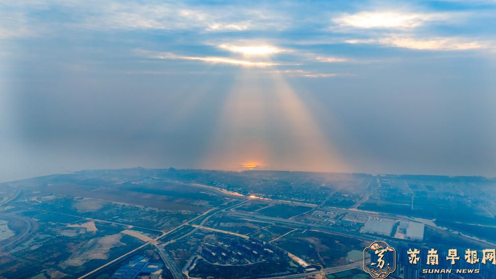 江苏无锡：宜马快速通道竺山湖隧道通车
