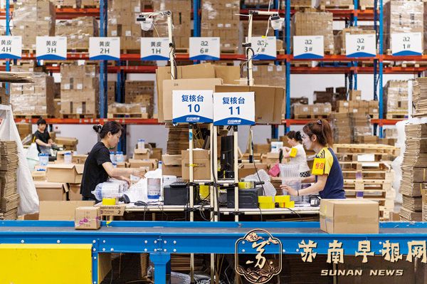 跨境电商发货忙