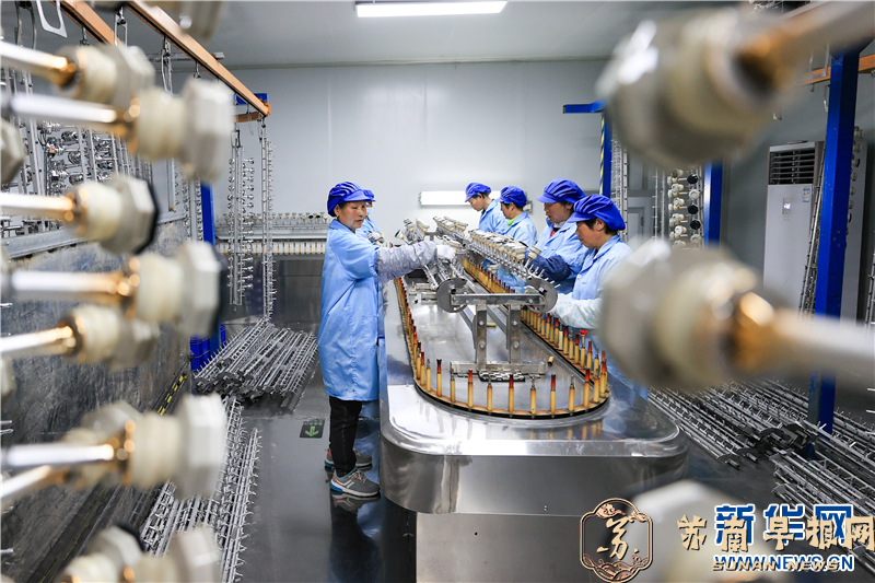 江苏连云港：小瓶盖做成大产业