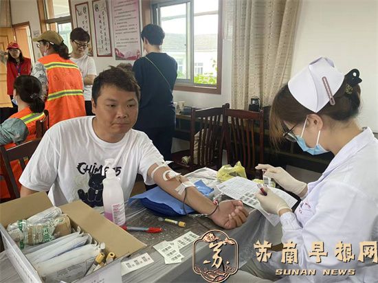 城管局环卫处组织开展无偿献血活动