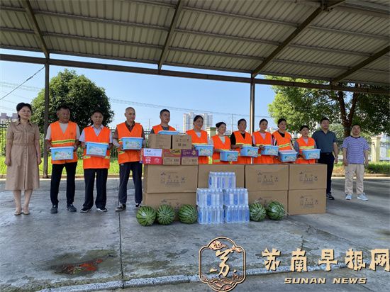 句容市总工会&ldquo;夏日送清凉&rdquo;致敬高温坚守者