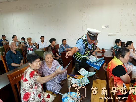 宜兴市交警大队环科园中队走进堂前社区送安全，筑牢居民出行&ldquo;防护网&rdquo;