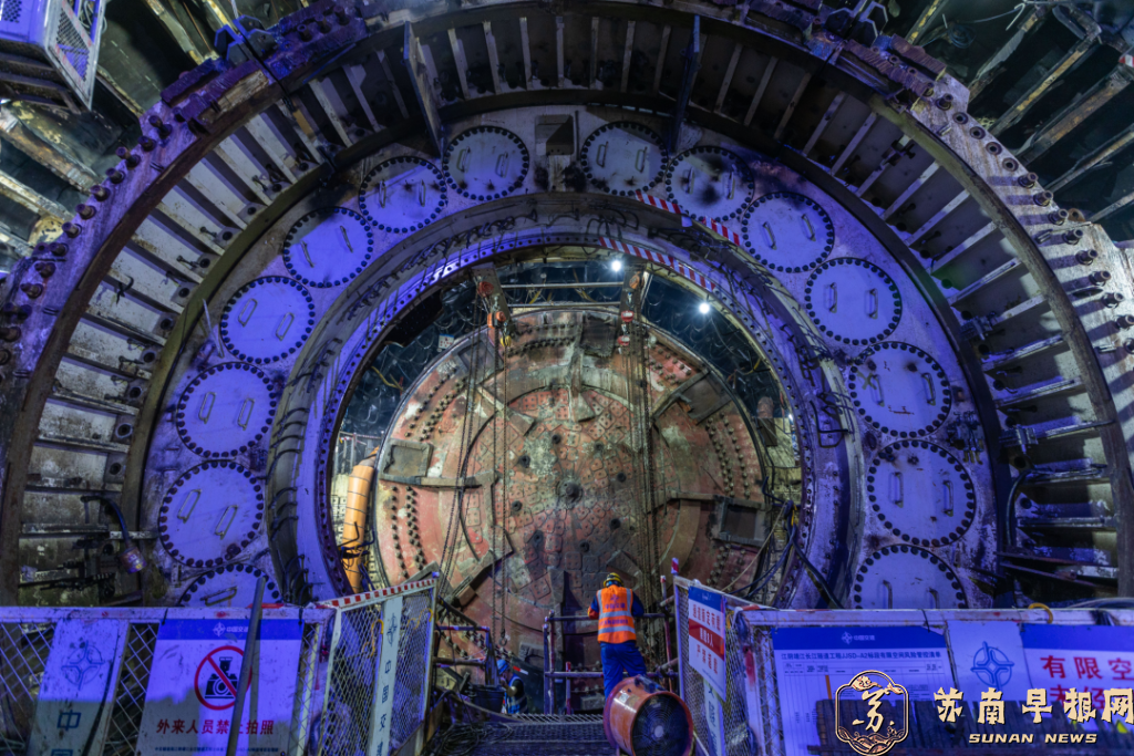 我国突破直径16米级盾构机江底对接技术