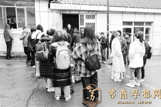 看到五星红旗，心里一下子就踏实了&mdash;&mdash;记从伊朗撤至阿塞拜疆的中国公民