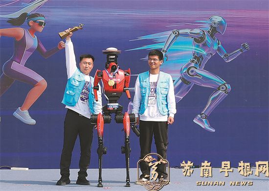 百余台机器人同跑半马 &ldquo;闪电&rdquo;超越人类纪录