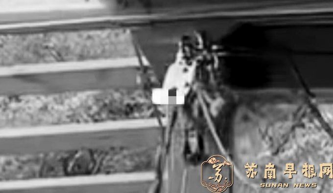 女孩探险公园玩&ldquo;瀑布秋千&rdquo;坠亡 专业人士：释放器老旧等多重因素所致 