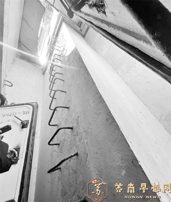男童小区玩耍坠入6米深竖井昏迷