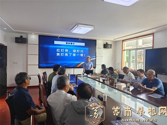 宜兴市周铁镇：多方联合开展健康科普与交通安全暨书画笔会活动