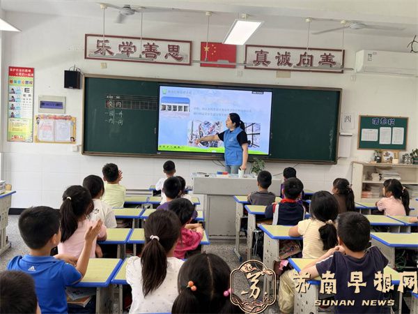 句容城管：一颗环保&ldquo;种子&rdquo;，一堂分类好课