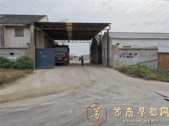 云塘村村中石料厂粉尘噪音扰民，村民多次投诉仍无人监管