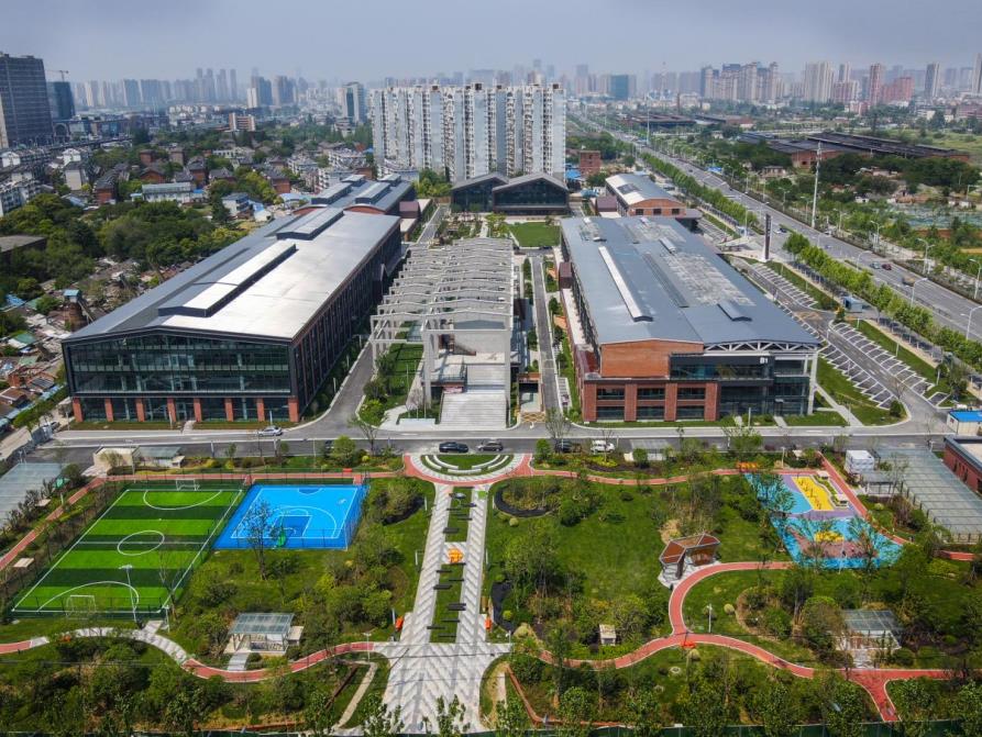 十里工业长廊上的原合钢五厂变身现代经济产业园——互联宝地·徽园。