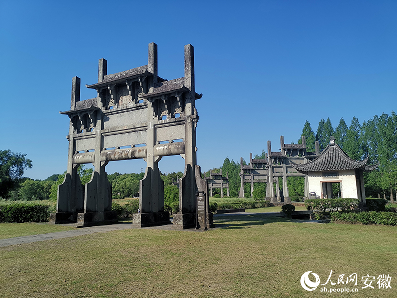 “大黄山”地区牌坊群。人民网记者 王锐摄