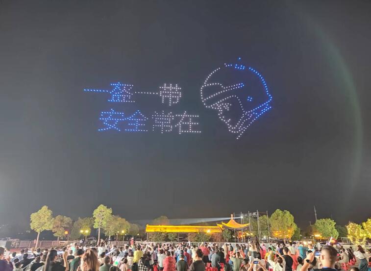 无人机表演。王友唐摄