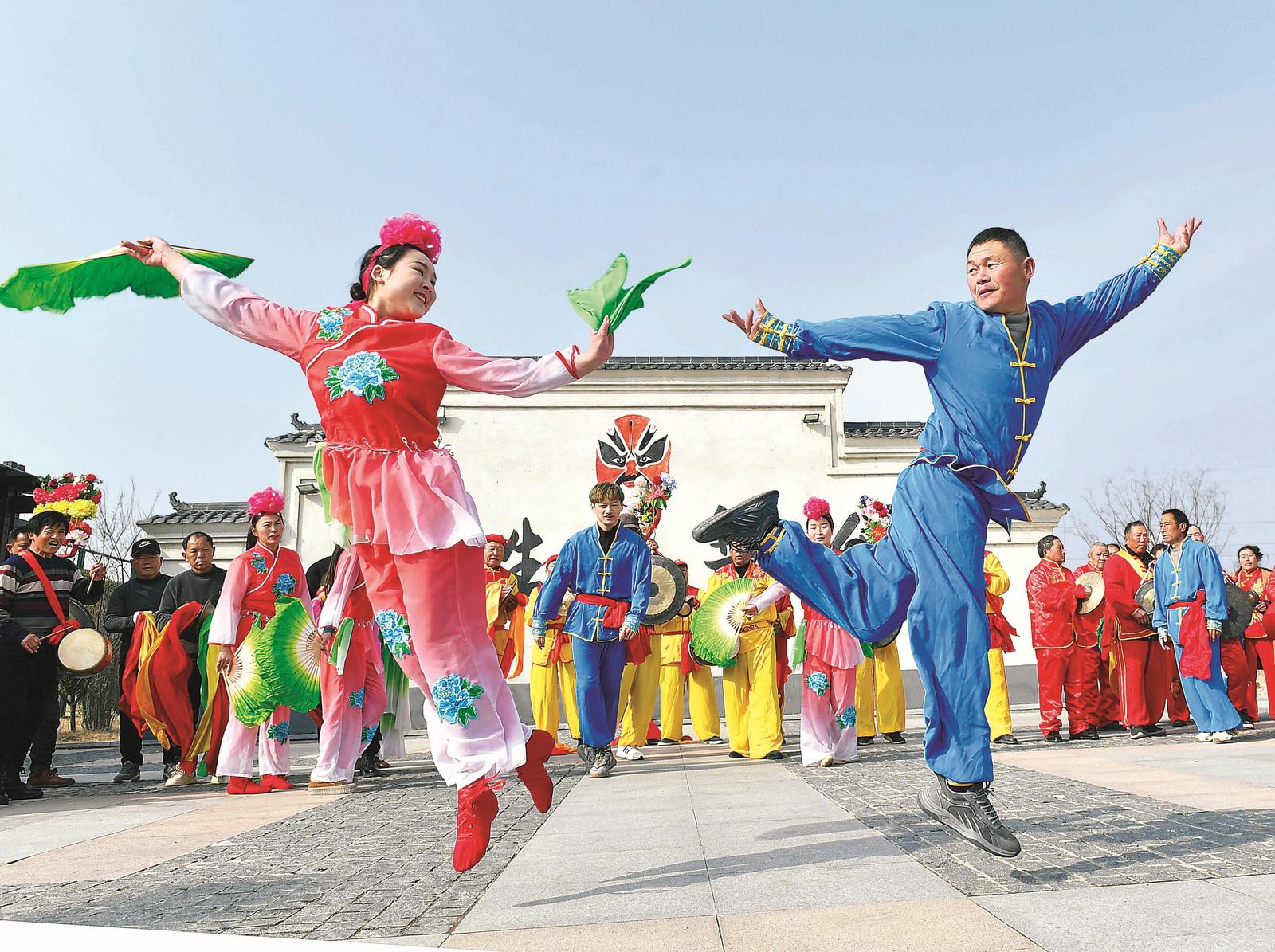 花鼓灯是播布于淮河流域的国家级非物质文化遗产,蚌埠市马城镇冯嘴子村是冯派花鼓灯的发源地。张建平 摄