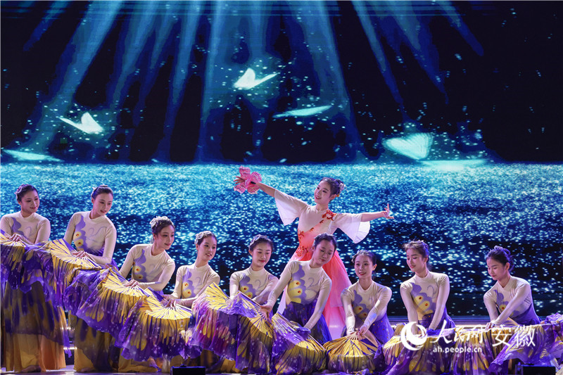 群舞《十八焕蝶》。人民网记者 张俊摄