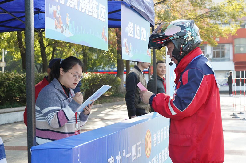 送餐情景模拟。