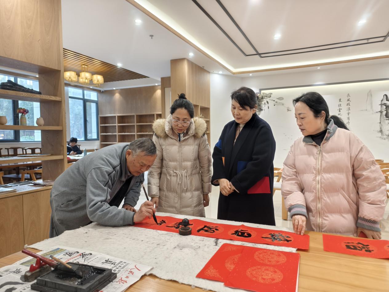 守护幸福“夕阳红”