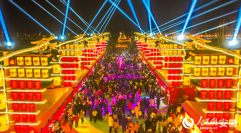 活动现场人山人海。人民网记者 王锐摄.jpg