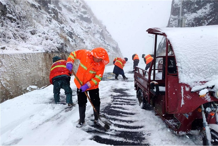 清理积雪。