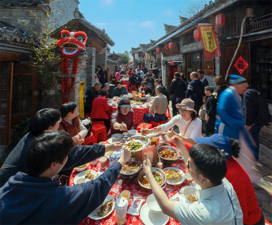 2025年百家宴。江小青摄