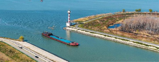 南淝河入巢湖口肥东县长临河镇段。陈振 摄