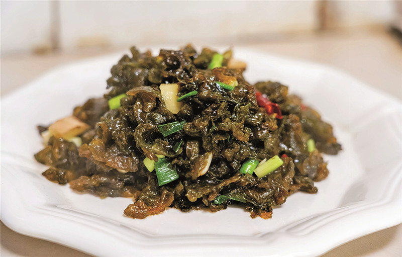 炒地衣。唐焱摄