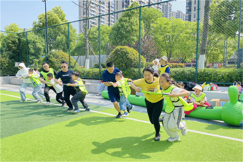 “螃蟹赛跑”运动项目。双墩镇百川社区供图